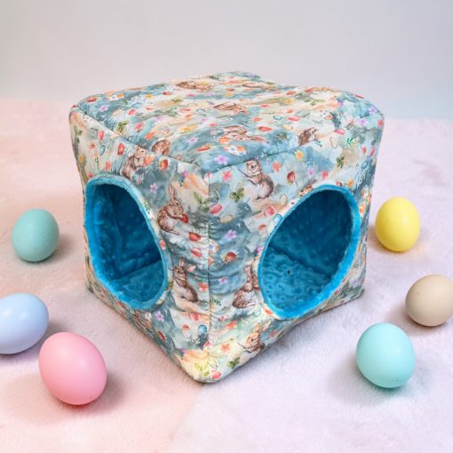 NYUSZISHOP.HU - Kockaházikó - Színes tojásos/epres nyuszi - 25x25 cm