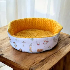 NYUSZISHOP.HU - Sárga virágos-állatos fekhely - ø40 cm