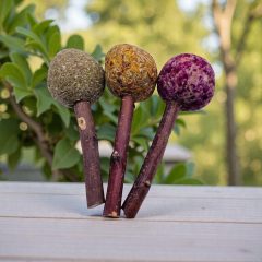 NYUSZISHOP.HU - Széna nyalóka - KÖRÖMVIRÁGOS 10 cm